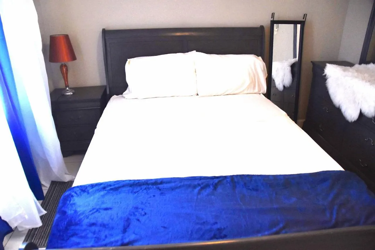 Royal Exquisite Deluxe Apartment Kingston
